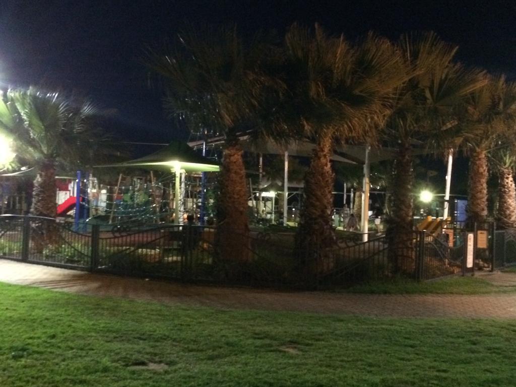 Adelaide - Semaphore Beach Front Extérieur photo
